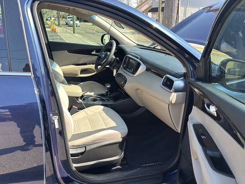 Used 2019 Kia Sorento FWD image 25