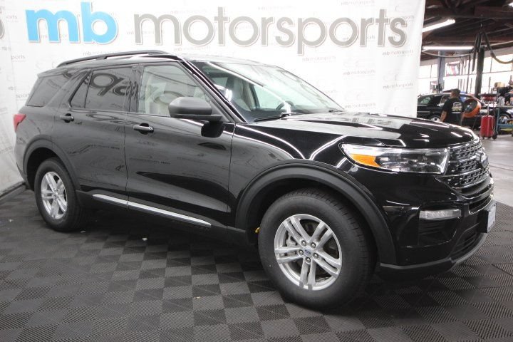 Used 2022 Ford Explorer XLT w/ Equipment Group 202A AWD/4WD image 9