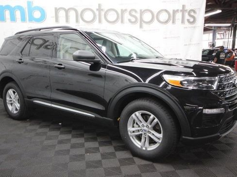 Used 2022 Ford Explorer XLT w/ Equipment Group 202A image 9