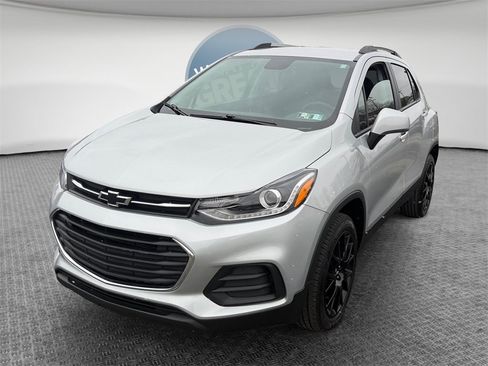 Certified 2022 Chevrolet Trax LT w/ Driver Confidence Package image 8