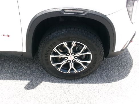Used 2024 GMC Acadia AT4 w/ Luxury Package AWD/4WD image 9