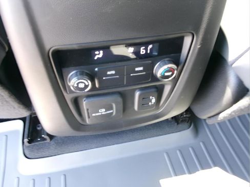 Used 2023 Buick Enclave Essence w/ Experience Buick Package FWD image 12