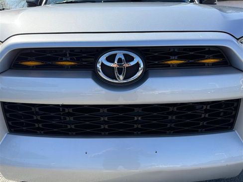 Used 2016 Toyota 4Runner SR5 RWD image 17