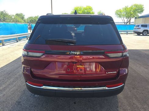 Used 2023 Jeep Grand Cherokee Laredo RWD image 5