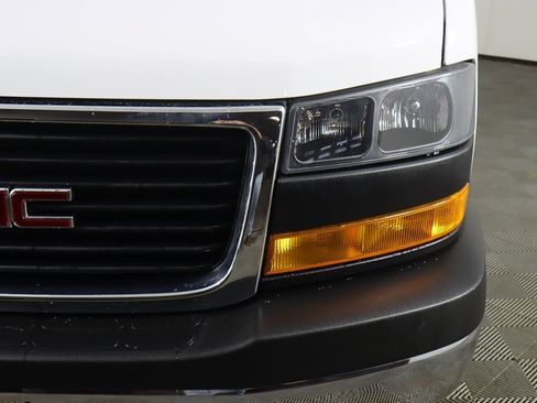 Used 2024 GMC Savana 2500 w/ Driver Convenience Package image 9