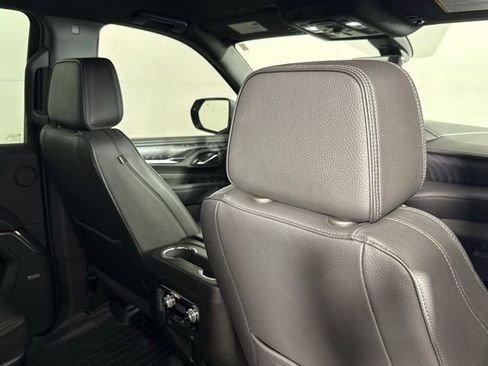 Used 2022 GMC Yukon XL Denali w/ Advanced Technology Package image 30