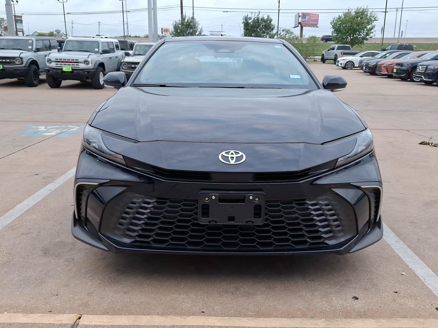 Used 2025 Toyota Camry SE w/ Convenience Package FWD image 25