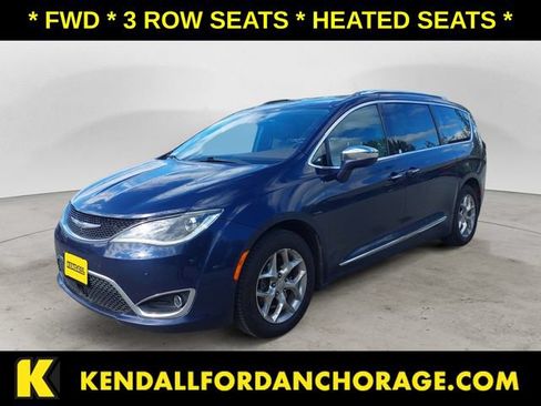 Used 2017 Chrysler Pacifica Limited w/ UConnect Theater Package FWD image 1