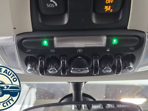 Used 2019 MINI Cooper 2-Door Hardtop image 23