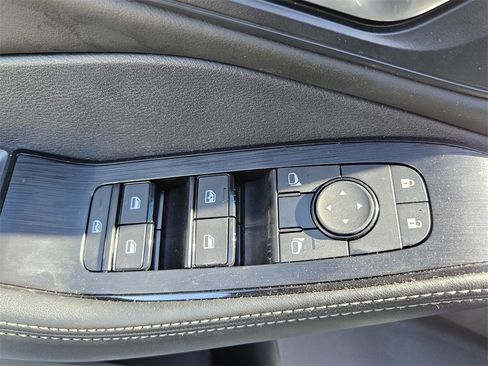 Used 2023 Nissan Rogue SV w/ SV Premium B Package image 11