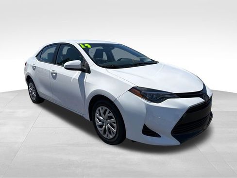 Used 2019 Toyota Corolla LE FWD image 1