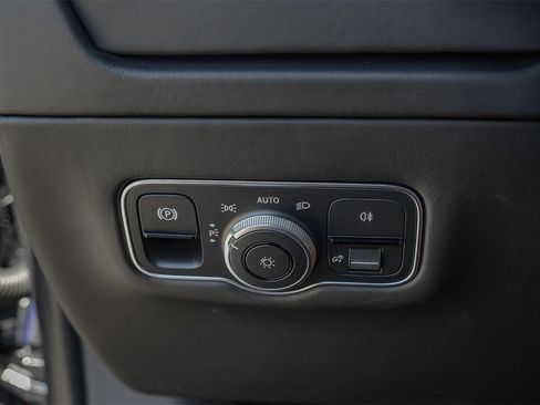 New 2025 Aston Martin DB12 Coupe image 31