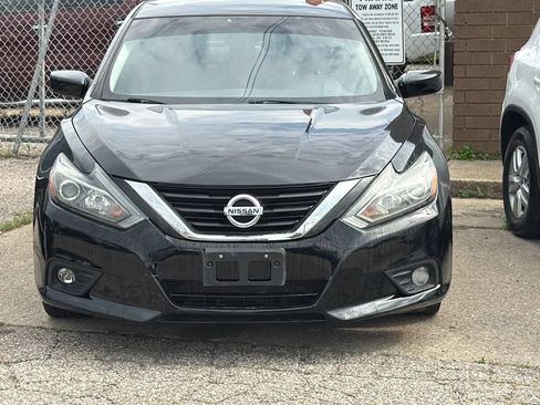 Used 2018 Nissan Altima 2.5 SR w/ SR Midnight Edition FWD image 2
