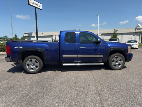 Used 2010 Chevrolet Silverado 1500 LT AWD/4WD image 6