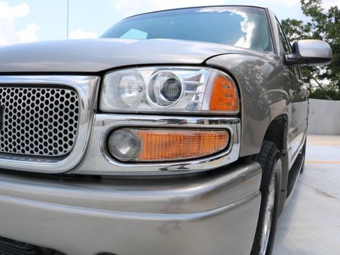 Used 2001 GMC Yukon XL Denali AWD/4WD image 58