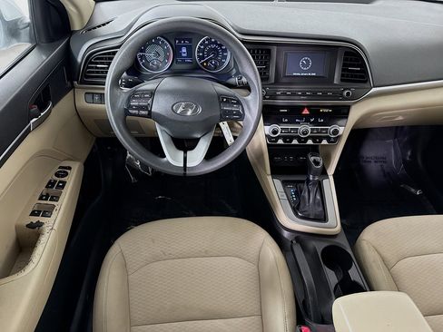 Used 2020 Hyundai Elantra SE image 17
