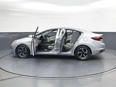 Used 2020 Hyundai Elantra SE FWD image 41