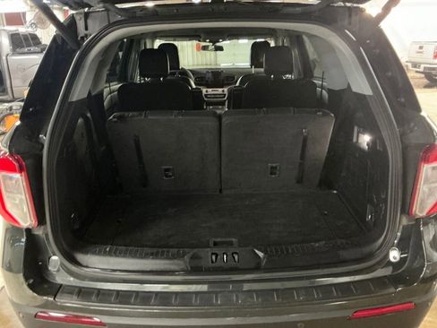 Used 2022 Ford Explorer XLT w/ Equipment Group 202A image 22