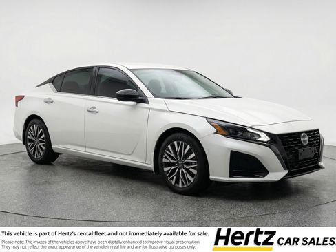 Used 2025 Nissan Altima 2.5 SV image 1