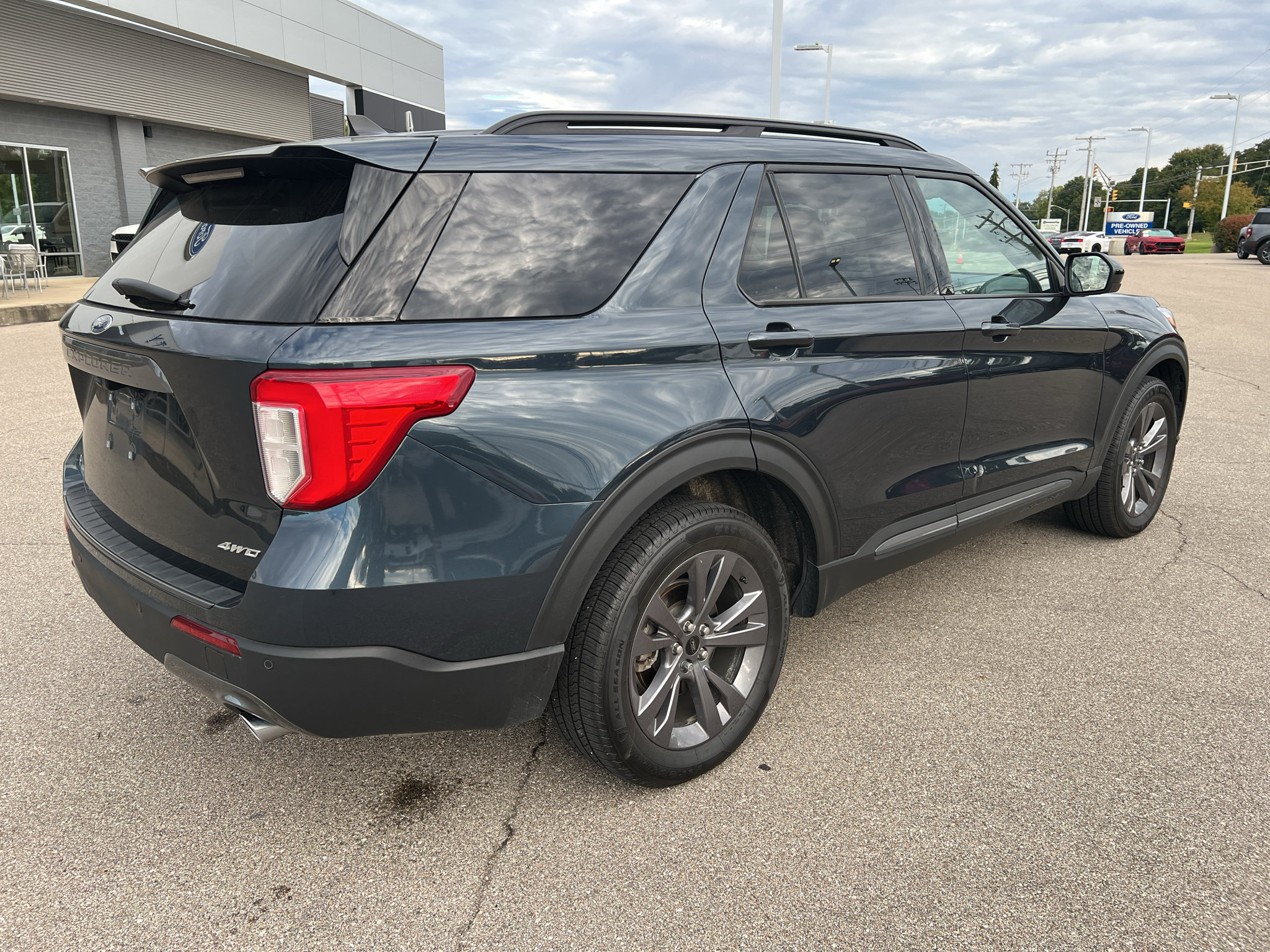 Used 2023 Ford Explorer XLT w/ Equipment Group 202A AWD/4WD image 9