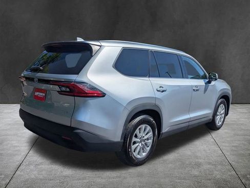 Used 2025 Toyota Grand Highlander FWD image 4