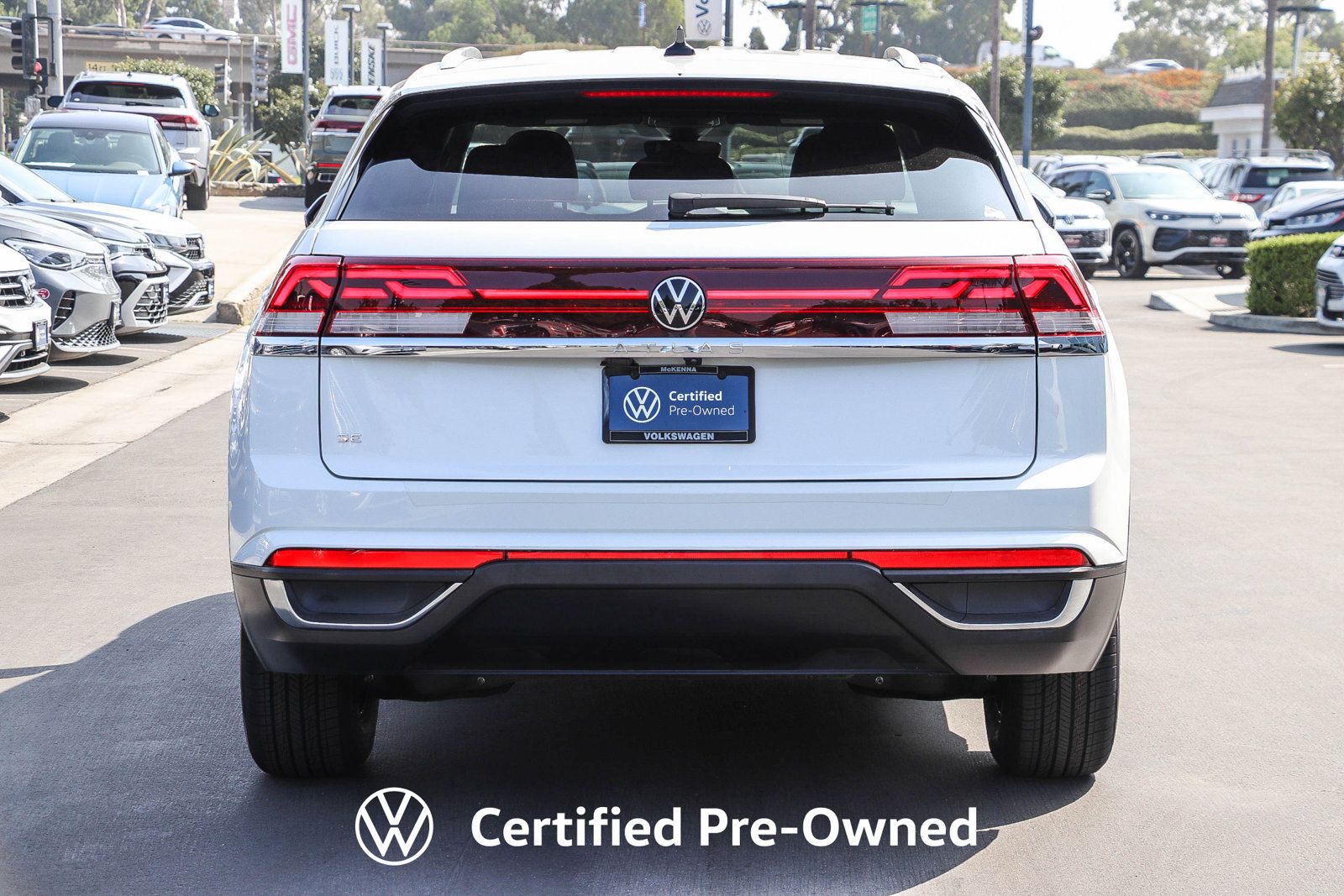 Used 2024 Volkswagen Atlas Cross Sport SE FWD image 8