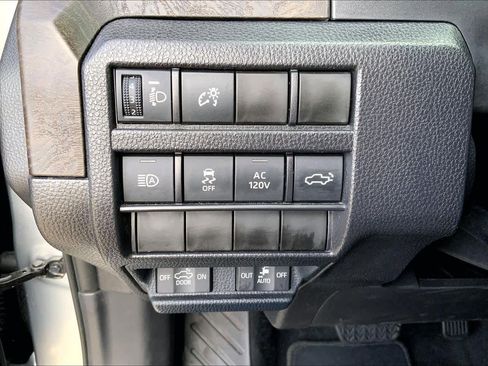 Used 2025 Toyota Tacoma Limited image 31