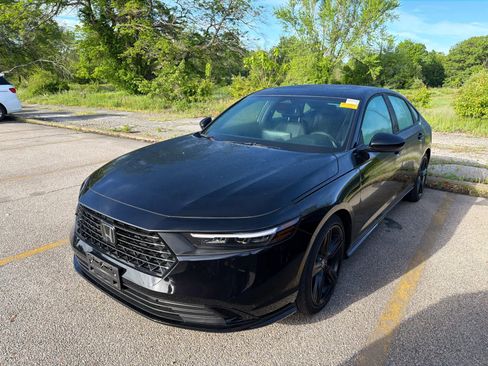 Used 2025 Honda Accord Sport image 9