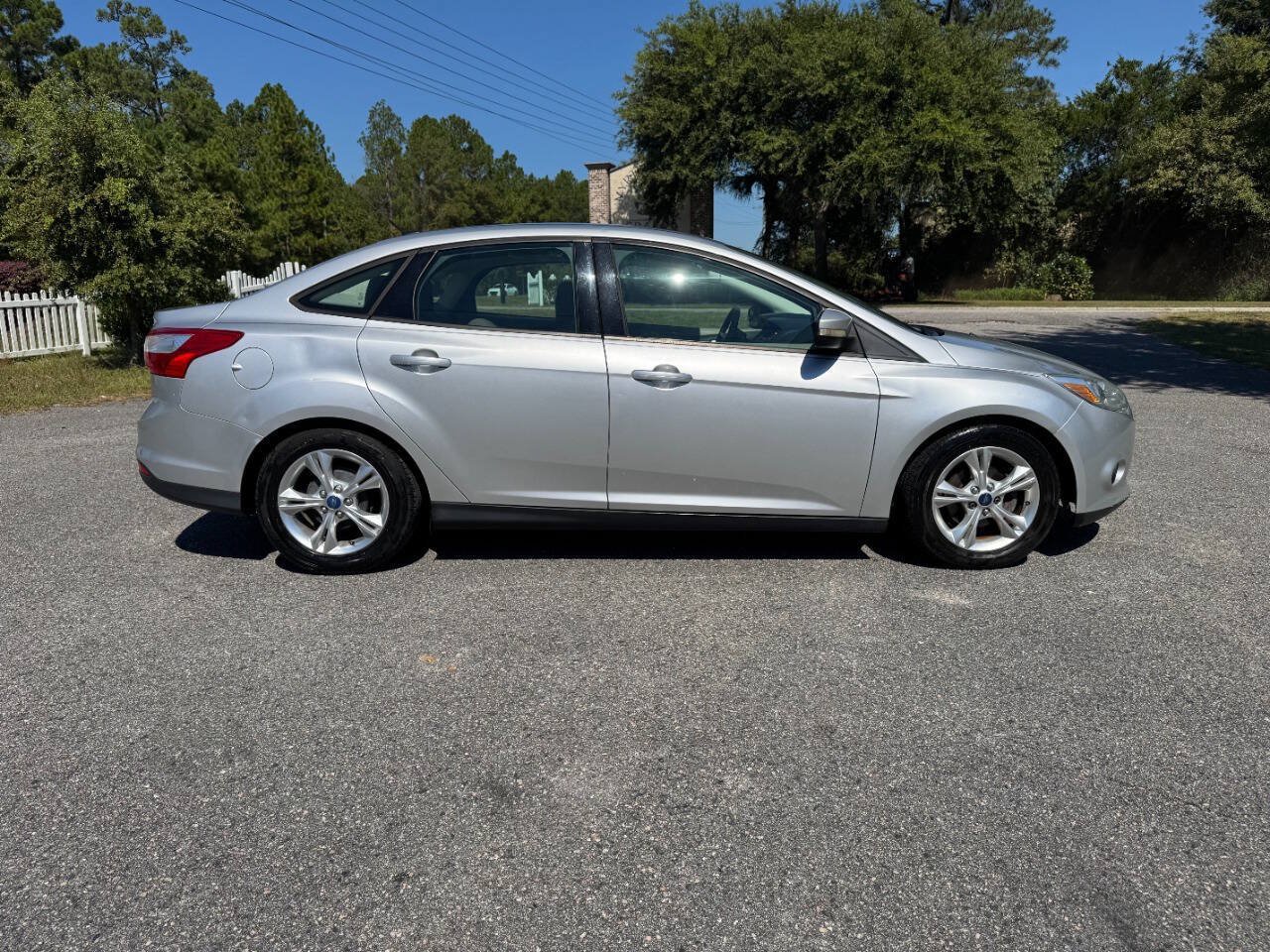 Used 2014 Ford Focus SE FWD image 6