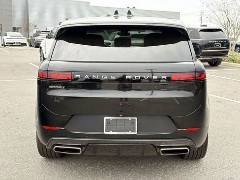 Used 2024 Land Rover Range Rover Sport SE AWD/4WD image 4