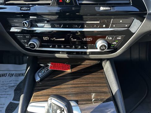 Used 2019 BMW 530i w/ Convenience Package image 36