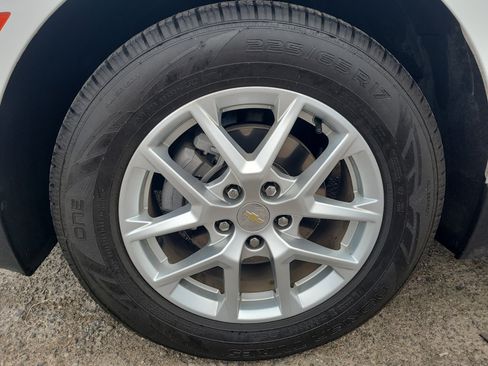 Used 2024 Chevrolet Equinox LT FWD image 11