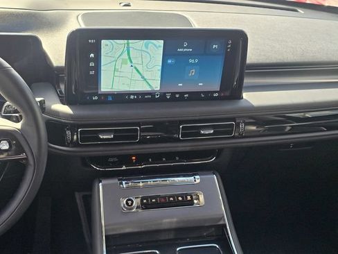 Used 2025 Lincoln Aviator 2WD image 18