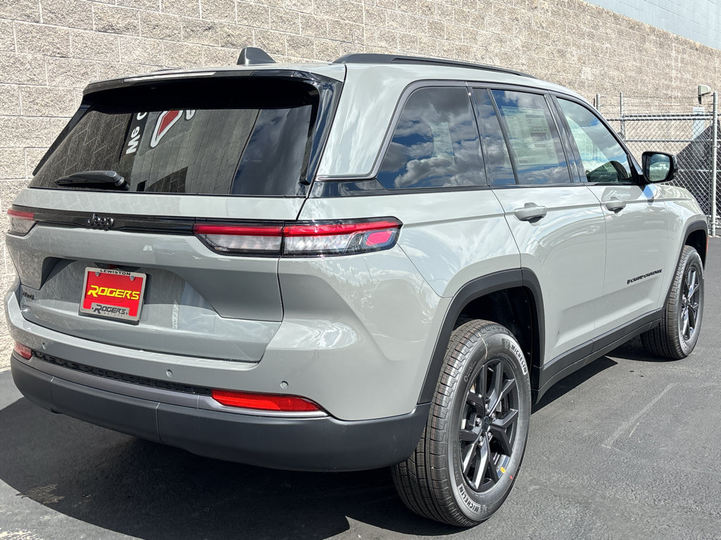 New 2027 Jeep Grand Cherokee Altitude AWD/4WD image 6