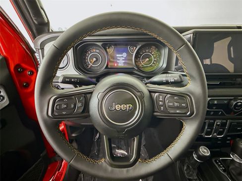 Used 2024 Jeep Gladiator Sport image 11