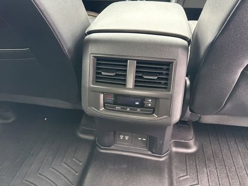 Used 2022 Volkswagen Atlas SE image 34