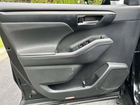 Certified 2020 Toyota Highlander XLE AWD/4WD image 20