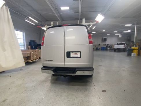 Used 2022 Chevrolet Express 2500 w/ Enhanced Convenience Package RWD image 10
