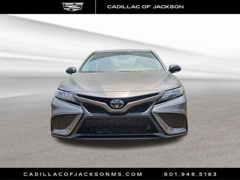 Used 2023 Toyota Camry SE FWD image 4