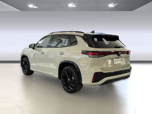 New 2026 Volkswagen Tiguan SE R-Line FWD image 3