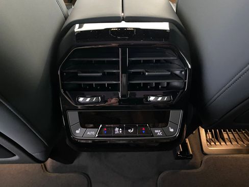 New 2026 BMW iX xDrive60 w/ M Sport Package image 29