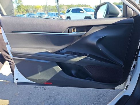 Used 2024 Toyota Camry SE image 31