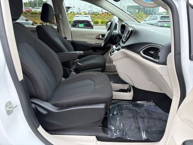 Used 2023 Chrysler Voyager LX FWD image 14