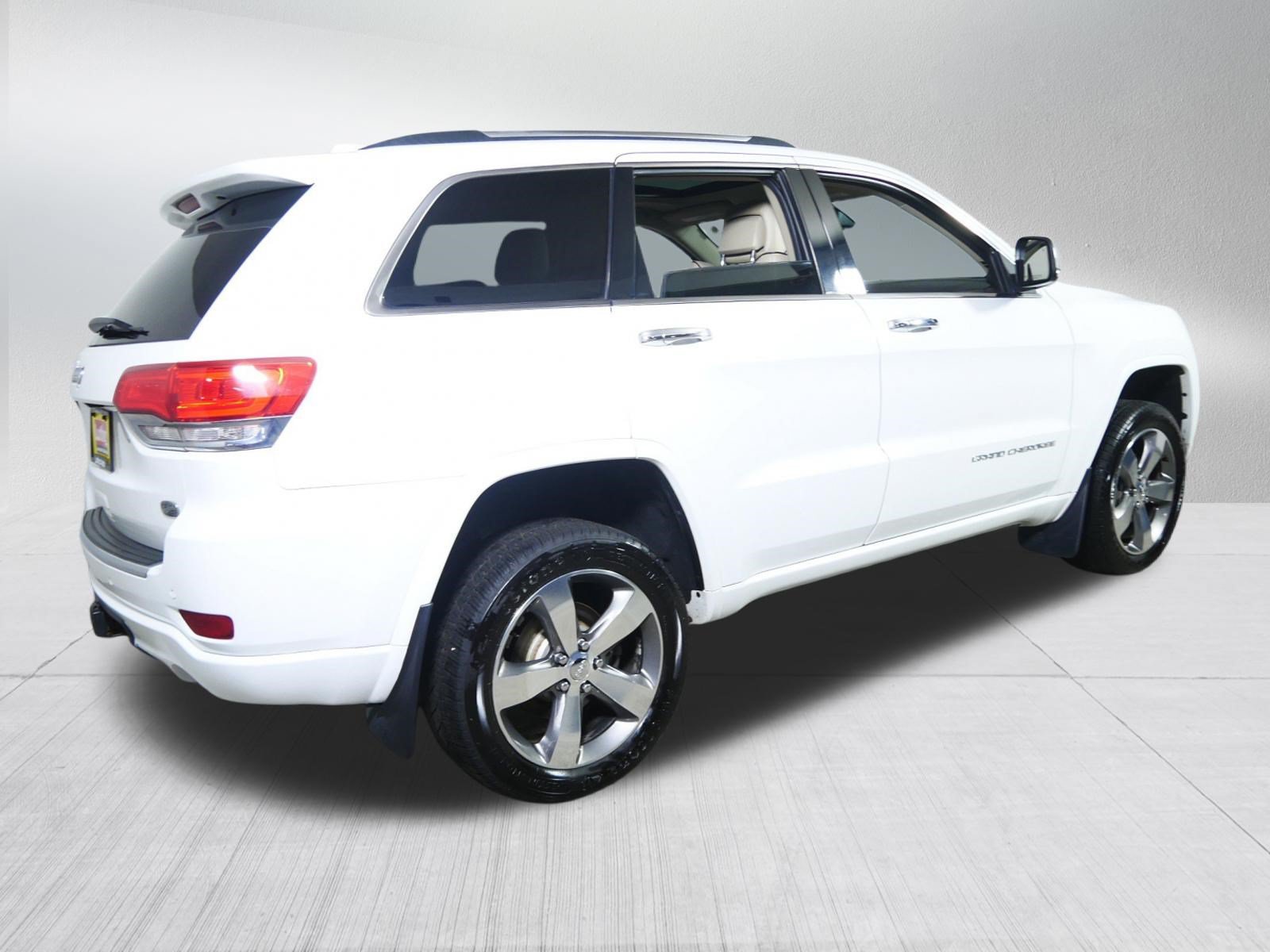 Used 2015 Jeep Grand Cherokee Overland w/ Advanced Technology Group AWD/4WD image 7