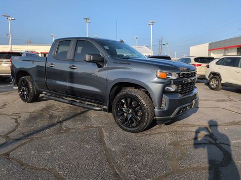 Used 2020 Chevrolet Silverado 1500 Custom w/ Custom Value Package AWD/4WD image 7