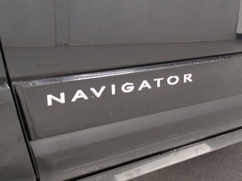 Used 2017 Lincoln Navigator Reserve image 16