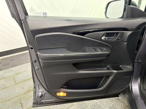 Used 2016 Honda Pilot Touring image 11