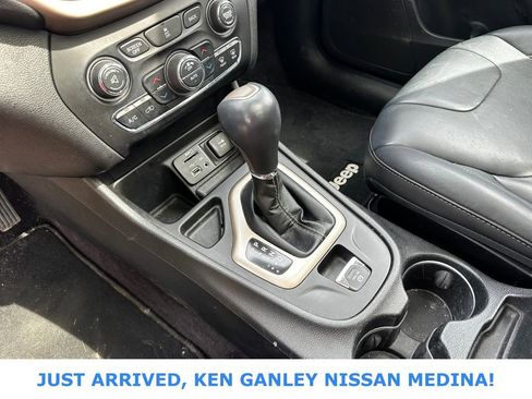 Used 2017 Jeep Cherokee High Altitude FWD image 10