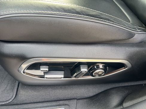 Used 2023 Jeep Grand Cherokee Overland w/ Adv Protech Group III image 38