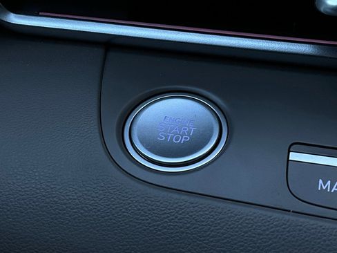 Used 2025 Hyundai Elantra SEL image 29